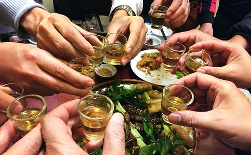 Фотография: Как пить с китайцами и выжить: 7 правил китайской попойки №3 - BigPicture.ru
