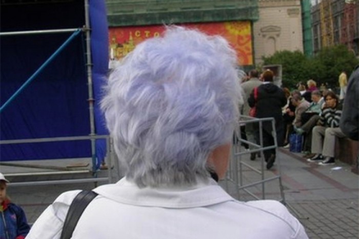 Фотография: Секрет раскрыт! Вот почему старушки красят волосы в фиолетовый №2 - BigPicture.ru