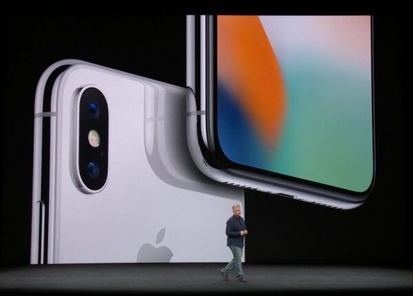 Apple представила сразу три новых iPhone и еще целый ряд новинок. Это надо видеть!