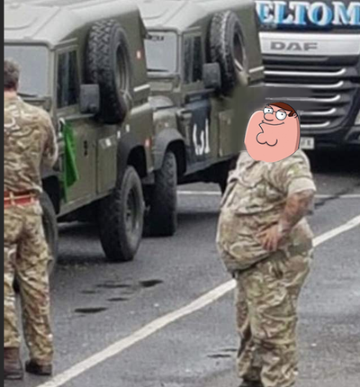 «Чем шире наши морды, тем теснее наши ряды»: британские военные страдают ожирением