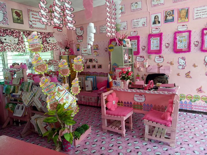 Фотография: Как вам такое, Снежанна Денисовна?! Филиппинская учительница за свой счет превратила класс в розовый рай Hello Kitty №3 - BigPicture.ru