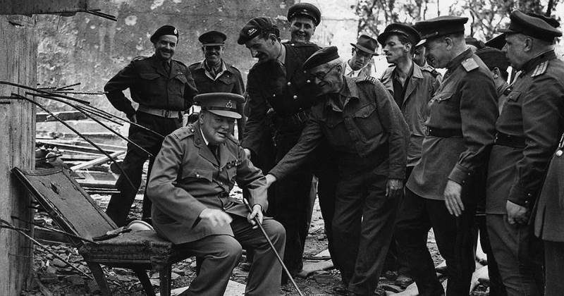 Фотография: Фуа-гра, устрицы, коньяки, сигары: чем баловал себя Уинстон Черчилль во время войны №3 - BigPicture.ru