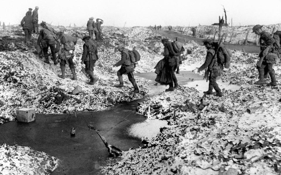 Фотография: Продажная любовь во время войны: найдены редкие фотографии британских вояк во французских борделях времен Первой мировой №4 - BigPicture.ru