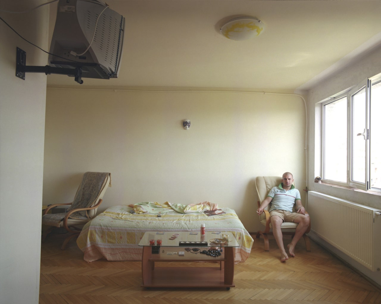 Фотография: Румынский фотограф показал, как одинаковые по планировке квартиры выглядят у 10 разных хозяев №2 - BigPicture.ru