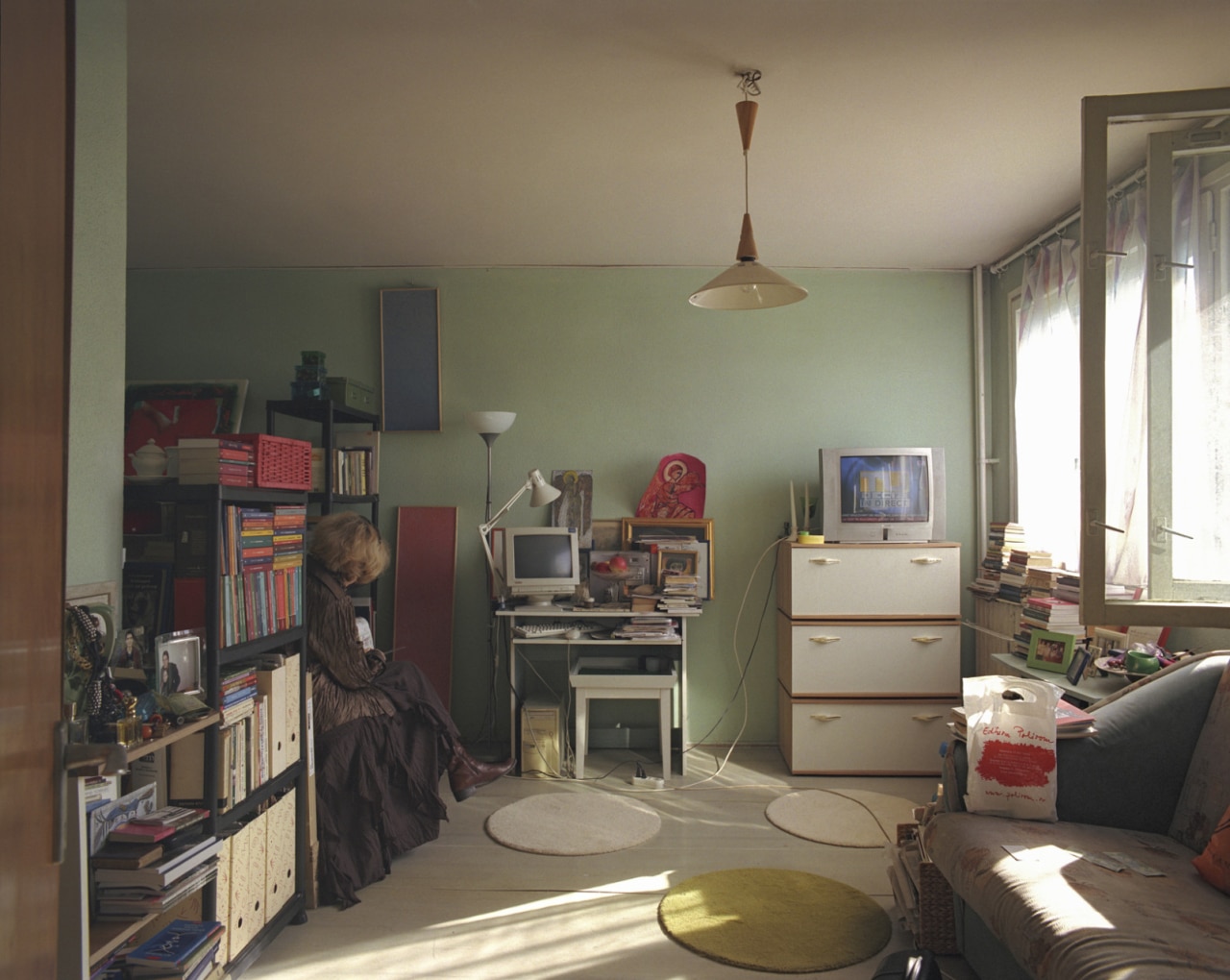 Фотография: Румынский фотограф показал, как одинаковые по планировке квартиры выглядят у 10 разных хозяев №7 - BigPicture.ru