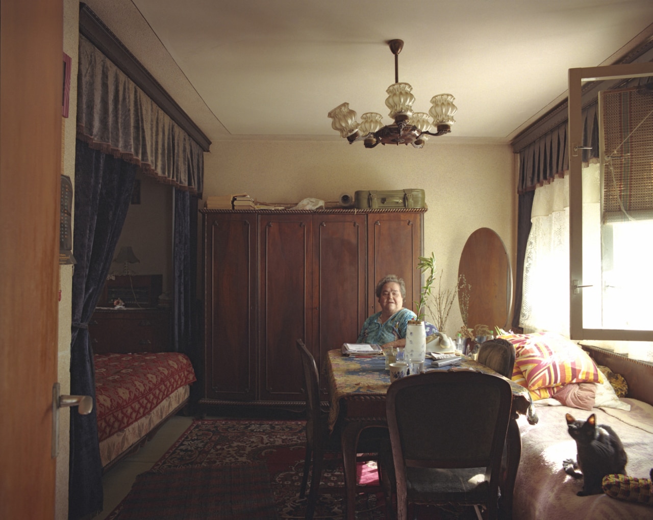 Фотография: Румынский фотограф показал, как одинаковые по планировке квартиры выглядят у 10 разных хозяев №5 - BigPicture.ru