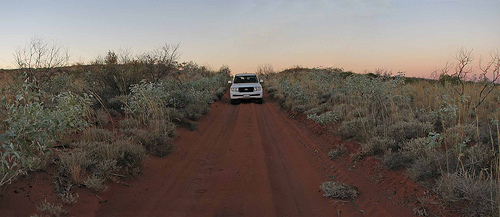Фотография: Поворот не туда: заблудившаяся в пустыне австралийка выжила благодаря стеклоочистителю №5 - BigPicture.ru