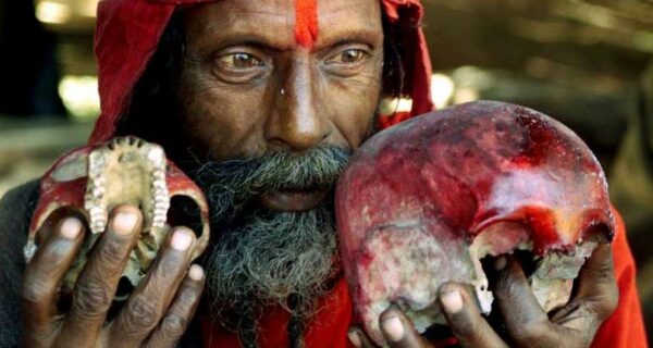 Агхори: поедатели трупов, победившие в себе страх