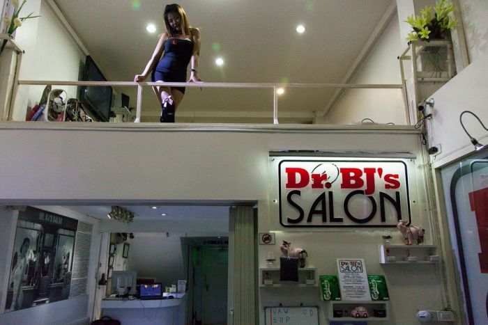 dr bj s salon minet bar v bangkoke 5