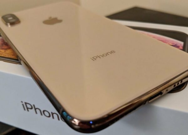 Свежий флагман iPhone XS: где его лучше купить