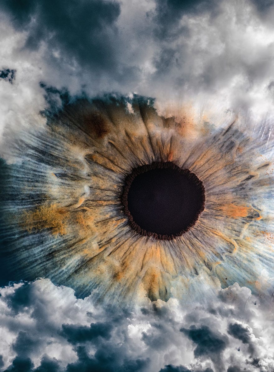 Облако с глазами. Человеческий глаз на фоне облаков коллаж. Глаза цвета облака. Турция облако глаз.