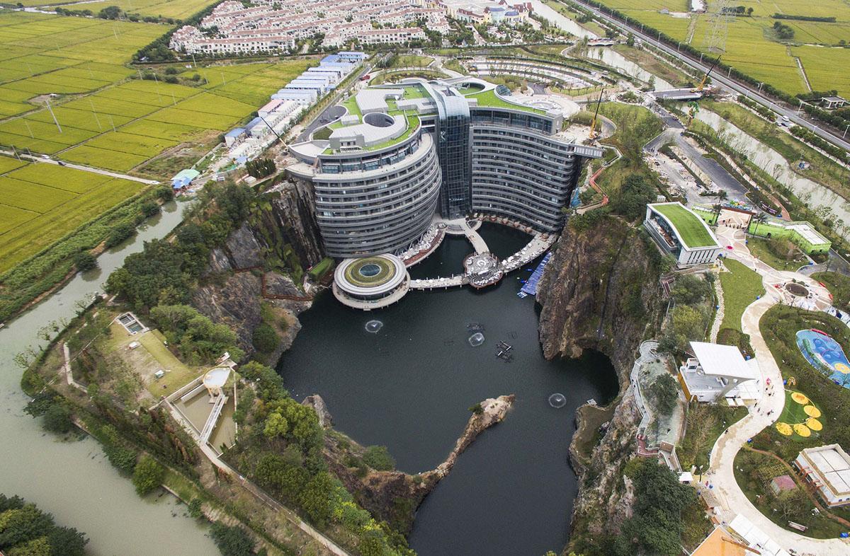 Фотография: В Китае откроется роскошный 18-этажный cпа-отель в заброшенном карьере №4 - BigPicture.ru