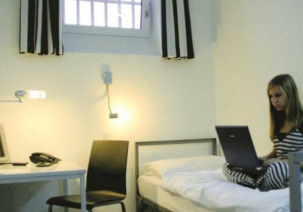 «Хорошо сидим!» Из-за дефицита преступников голландские тюрьмы трансформируют в отели