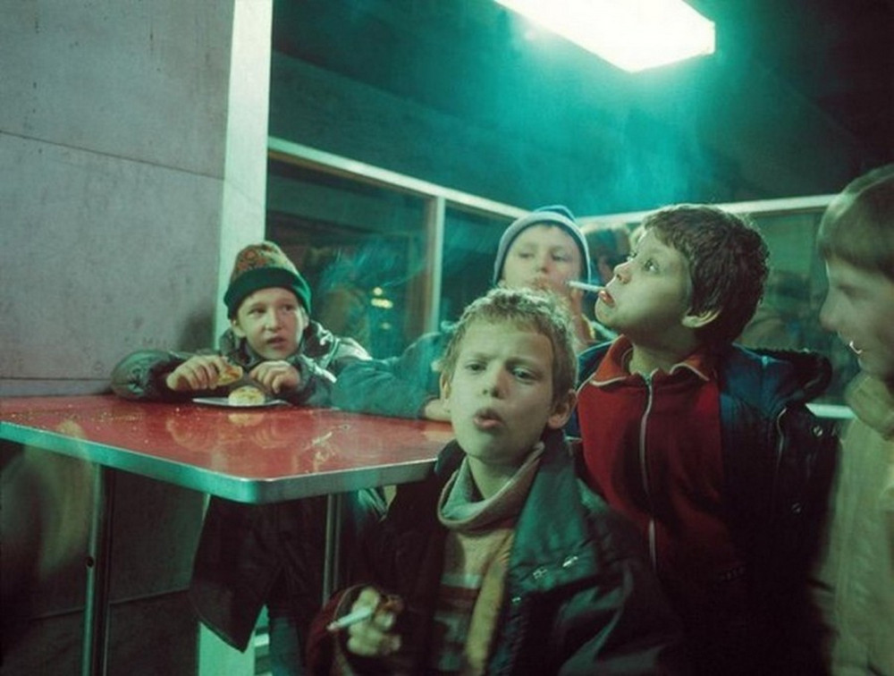 Фотография: Отчаянные девяностые в объективе французского фотографа Лиз Сарфати №20 - BigPicture.ru