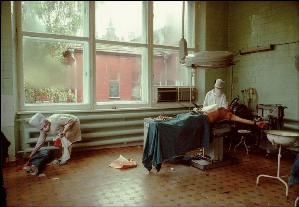 Фотография: Отчаянные девяностые в объективе французского фотографа Лиз Сарфати №32 - BigPicture.ru