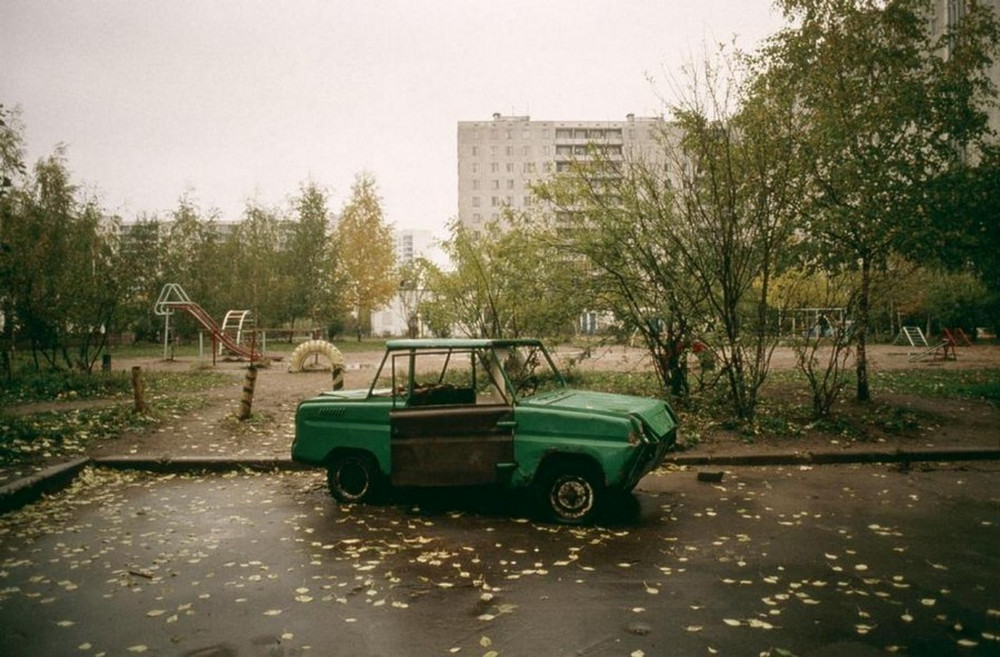 Фотография: Отчаянные девяностые в объективе французского фотографа Лиз Сарфати №35 - BigPicture.ru