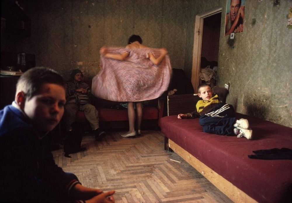 Фотография: Отчаянные девяностые в объективе французского фотографа Лиз Сарфати №37 - BigPicture.ru