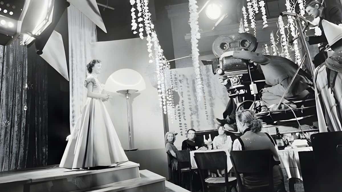 Рабочий момент со съемочной площадки фильма Карнавальная ночь