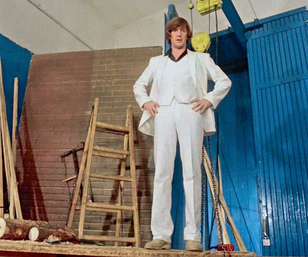 Легендарный белый костюм Александра Абдулова в фильме