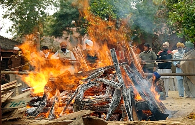 Фотография: Жительница Индии пережила собственную кремацию №3 - BigPicture.ru