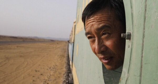 Через Сахару к океану в товарняке: экстремальная поездка в самом длинном в мире поезде