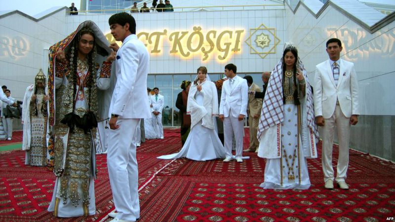 Фотография: Секс без радости и золотые зубы на полку: хроники туркменских реформ №5 - BigPicture.ru
