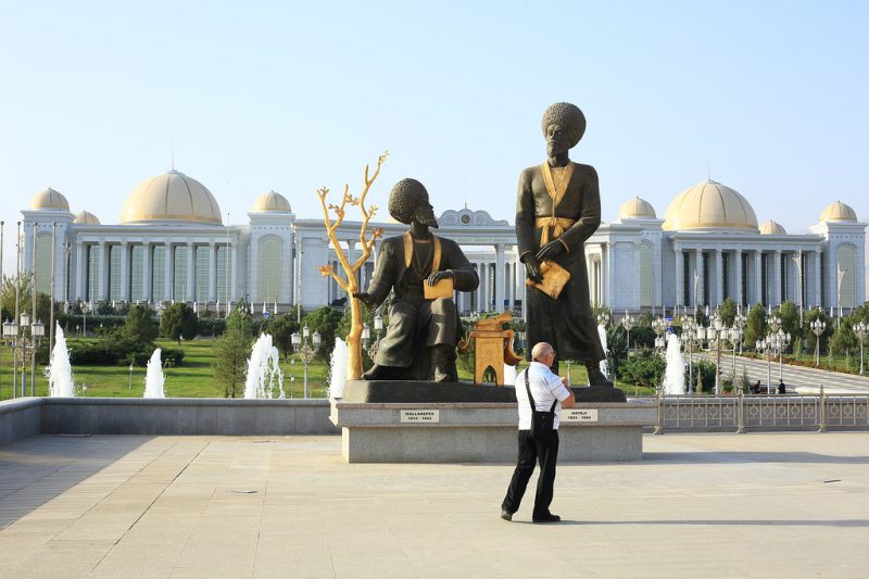 Фотография: Секс без радости и золотые зубы на полку: хроники туркменских реформ №6 - BigPicture.ru