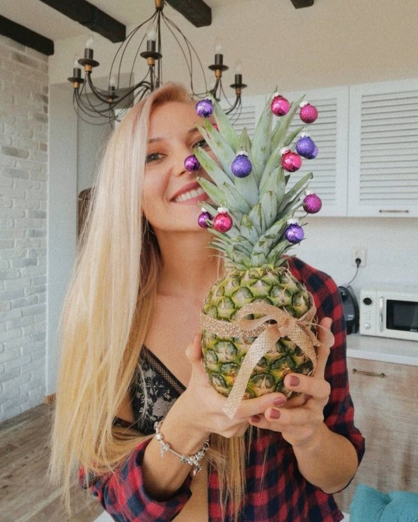 Фотография: Девушки и ананасы: 20+ горячих фото, от которых потекут слюнки №20 - BigPicture.ru