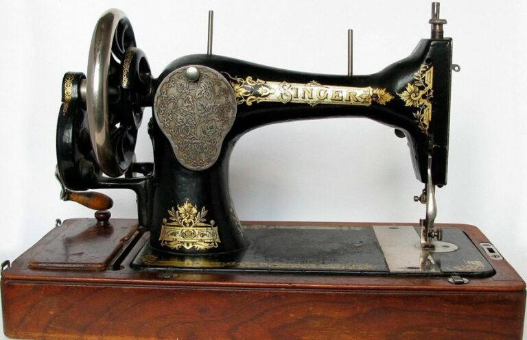 Охота за швейными машинками, или Зачем антикварам бабушкин "Зингер&quo...