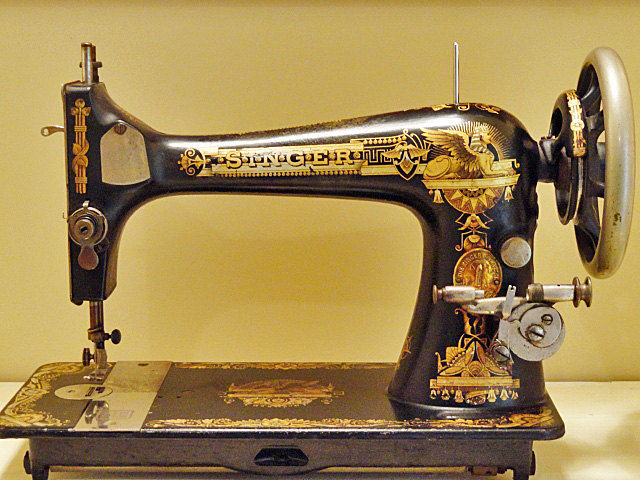 Фотография: Охота за швейными машинками, или Зачем антикварам бабушкин 