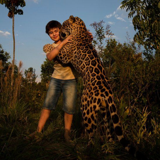 Фотография: Тьяго Силвейра – бразильский мальчик, живущий с ягуарами №5 - BigPicture.ru