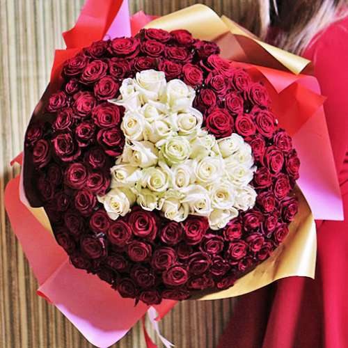 Фотография: 101 роза: приятные эмоции с помощью доставки цветов в Киеве №1 - BigPicture.ru