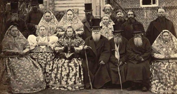 Почему русские фамилии имеют разные окончания?