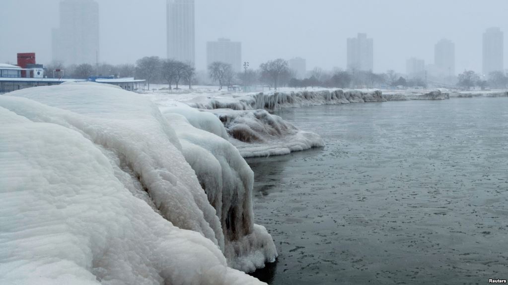 Фотография: Чибирские холода: США сковали рекордные морозы, Чикаго сковало льдом №2 - BigPicture.ru
