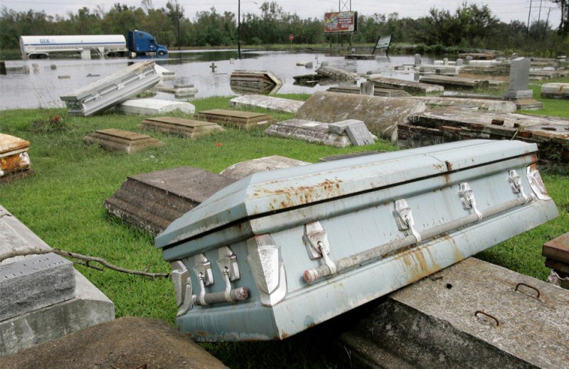 Фотография: Кладбищенские истории, или Почему могилы роют глубиной 2 метра? №9 - BigPicture.ru