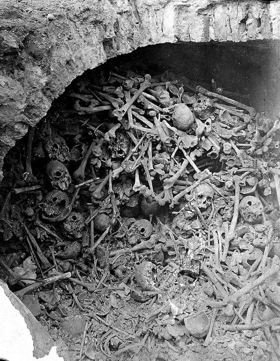 Фотография: Кладбищенские истории, или Почему могилы роют глубиной 2 метра? №3 - BigPicture.ru