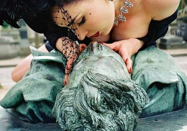 История парижанина Виктора Нуара, или Как оставаться любимцем женщин после смерти