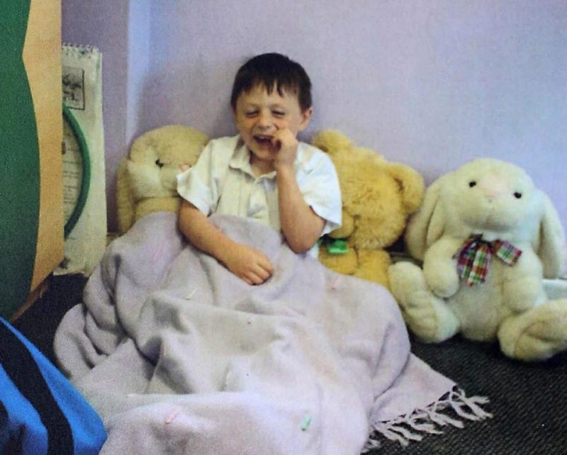 Фотография: Спящий красавец: 11-летний мальчик попал в сонный плен и теперь живет на грани реальности и сновидений №4 - BigPicture.ru