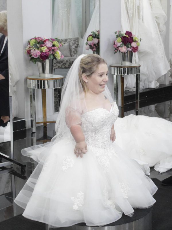 Фотография: Сказка для Дюймовочки: невеста-лилипут наконец нашла свадебное платье своей мечты №8 - BigPicture.ru