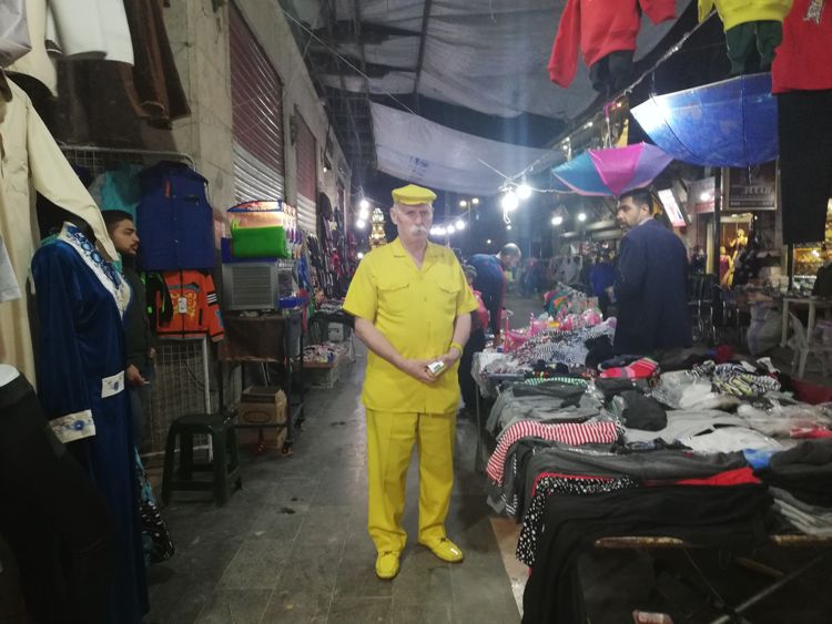 Фотография: Цвет настроения - желтый: этот пожилой сириец уже 35 лет надевает одежду только одного оттенка №2 - BigPicture.ru