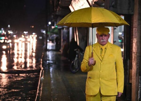 Цвет настроения — желтый: этот пожилой сириец уже 35 лет надевает одежду только одного оттенка