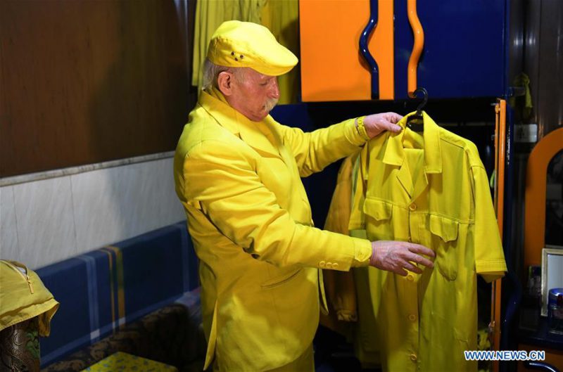 Фотография: Цвет настроения - желтый: этот пожилой сириец уже 35 лет надевает одежду только одного оттенка №3 - BigPicture.ru