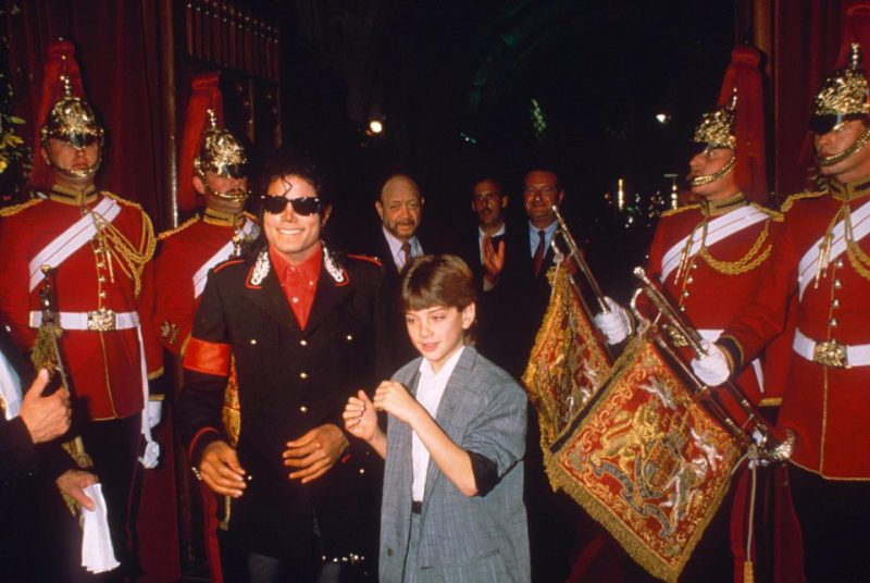 Фотография: Не будет мира праху твоему: Майкла Джексона снова обвиняют в педофилии №5 - BigPicture.ru