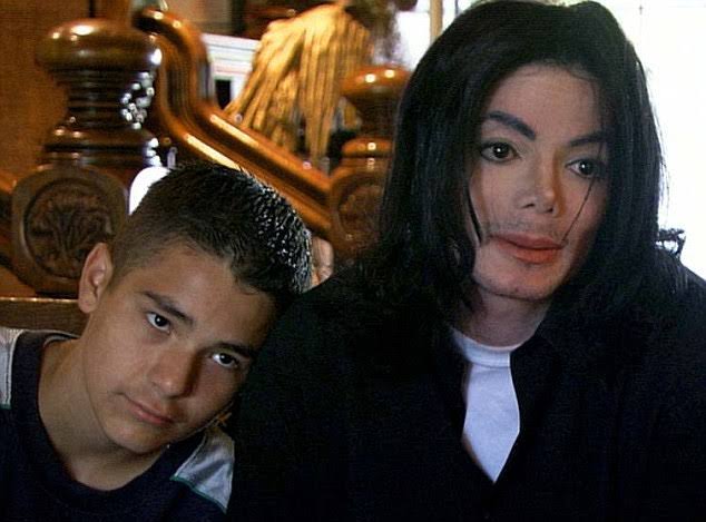 Фотография: Не будет мира праху твоему: Майкла Джексона снова обвиняют в педофилии №12 - BigPicture.ru