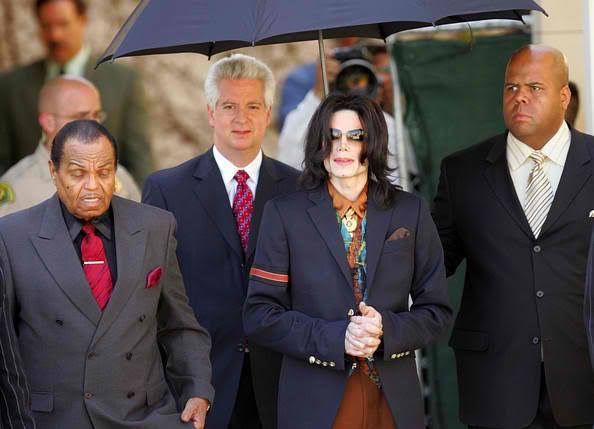 Фотография: Не будет мира праху твоему: Майкла Джексона снова обвиняют в педофилии №16 - BigPicture.ru