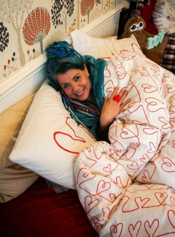 Фотография: Теплые отношения: женщина выходит замуж за одеяло №4 - BigPicture.ru