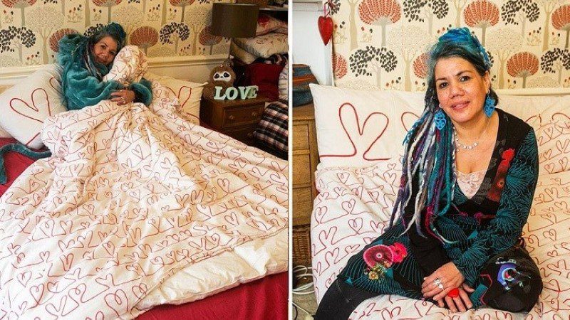 Фотография: Теплые отношения: женщина выходит замуж за одеяло №1 - BigPicture.ru