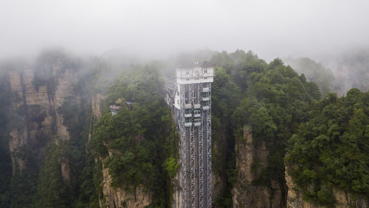 самый высокий в мире наружный лифт поднимает пассажиров на 326 метров над землей
