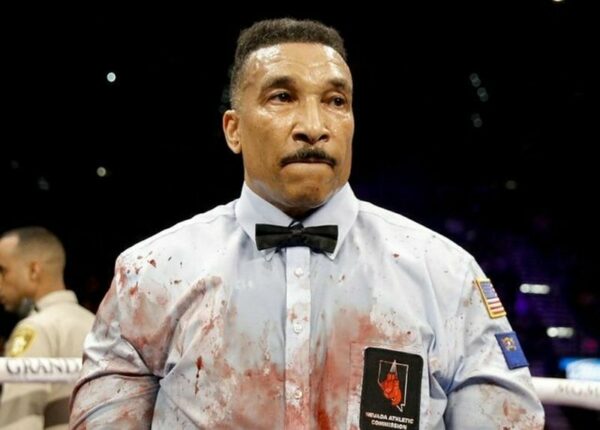 Фотошоп-баттл: судья после «кровавого» боксерского поединка