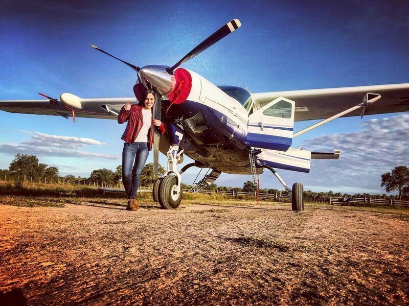Фотография: Королева поднебесья: девушка-пилот из Парагвая прекрасна в форме и без №2 - BigPicture.ru